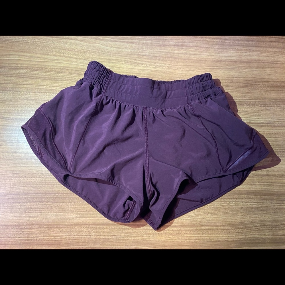 Lululemon Hotty Hot Short 2.5